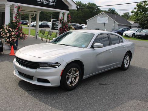 Used 2020 Dodge Charger SXT RWD image 4