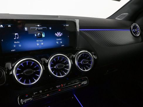 New 2025 Mercedes-Benz GLA 250 image 12