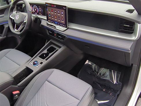 New 2026 Volkswagen Tiguan SE R-Line image 19