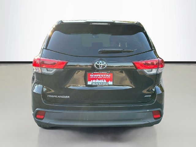 Used 2018 Toyota Highlander LE AWD/4WD image 6