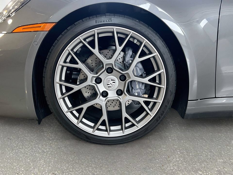 Certified 2024 Porsche 911 Targa 4 AWD/4WD image 31