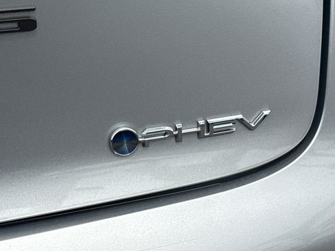 New 2026 Toyota Prius Plug-In Hybrid FWD image 9
