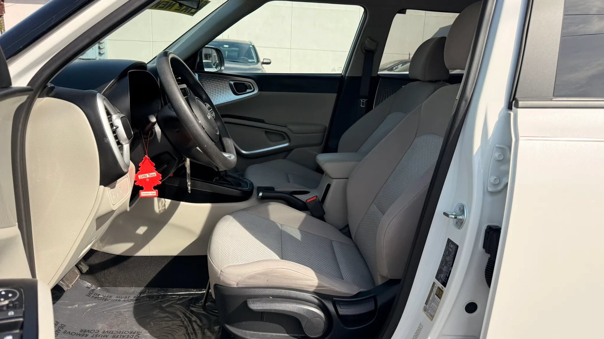 Used 2025 Kia Soul LX FWD image 11