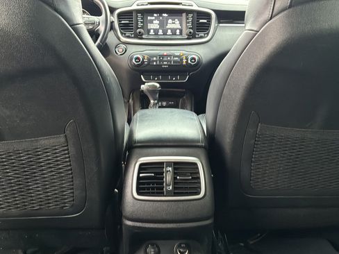 Used 2018 Kia Sorento EX FWD image 26