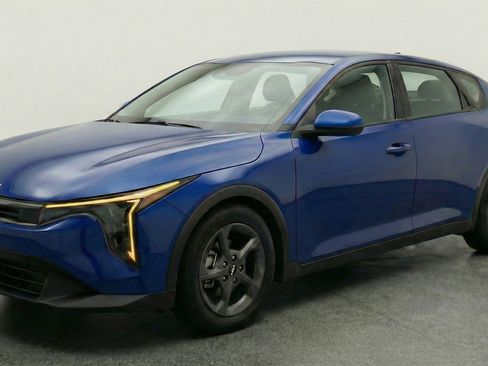 Used 2025 Kia K4 LXS image 3