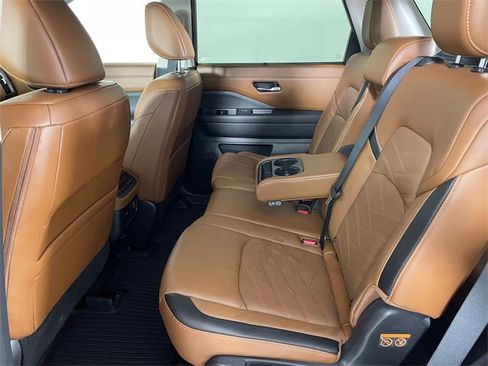Used 2023 Nissan Pathfinder Platinum w/ Cargo Package image 17