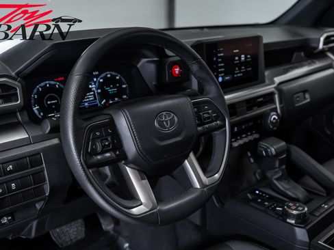 Used 2025 Toyota Tacoma TRD Off-Road AWD/4WD image 21