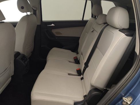 Used 2020 Volkswagen Tiguan SE image 18