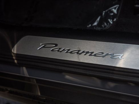 Used 2025 Porsche Panamera image 24