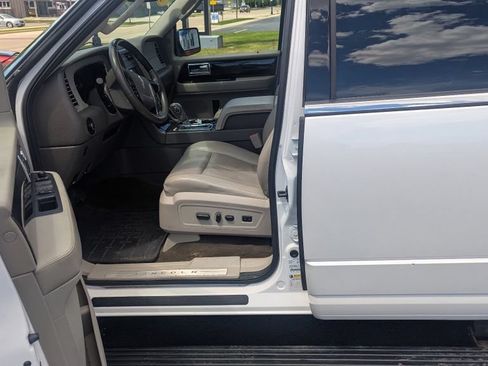 Used 2017 Lincoln Navigator L Select AWD/4WD image 12