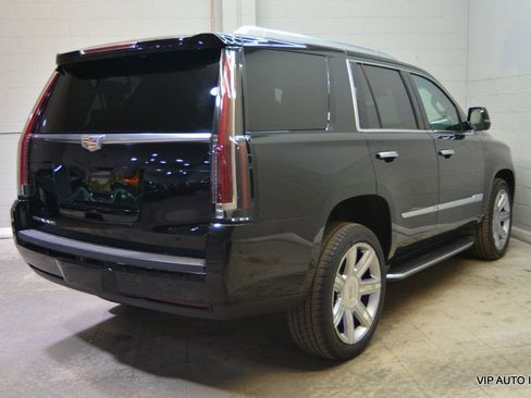 Used 2018 Cadillac Escalade Premium Luxury image 4