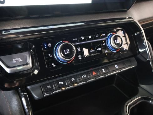 Used 2023 GMC Sierra 1500 AT4 AWD/4WD image 8