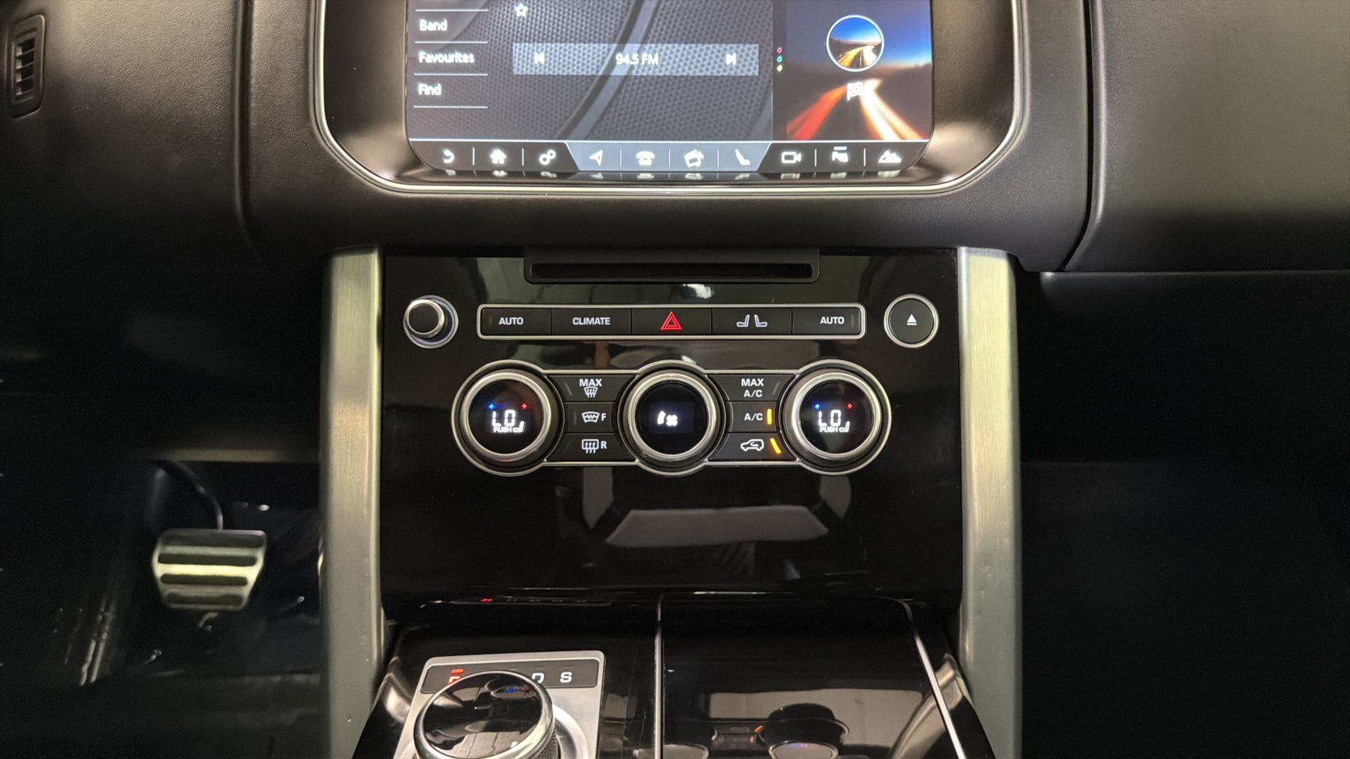 Used 2017 Land Rover Range Rover Supercharged AWD/4WD image 28