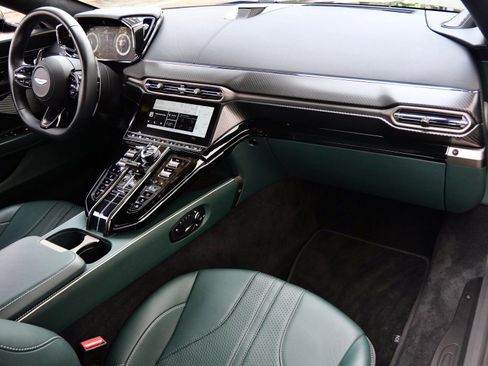 Used 2025 Aston Martin V8 Vantage Coupe RWD image 10