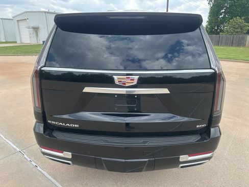 Used 2025 Cadillac Escalade ESV Luxury AWD/4WD image 4