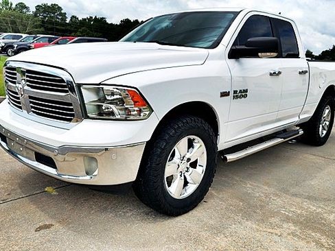 Used 2018 RAM 1500 SLT AWD/4WD image 5