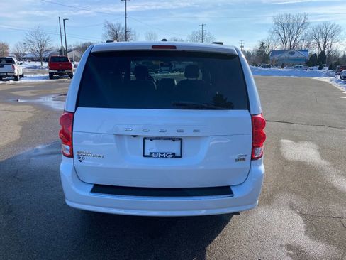 Used 2019 Dodge Grand Caravan SXT image 4