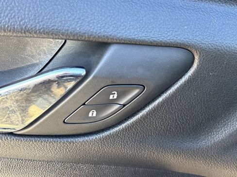 Used 2023 GMC Acadia SLE image 23