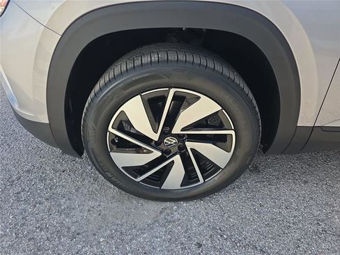New 2026 Volkswagen Atlas SE FWD image 9