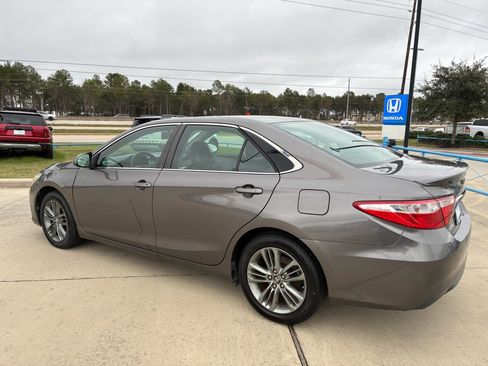 Used 2017 Toyota Camry SE image 6