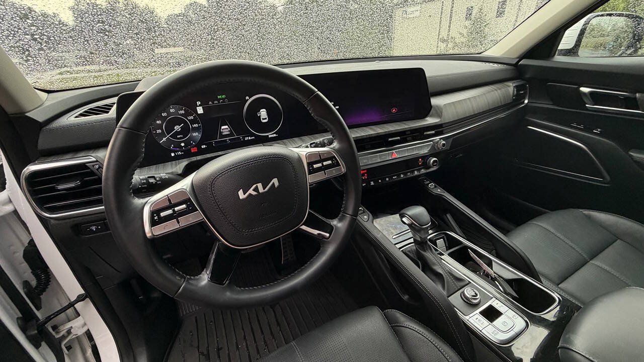 Used 2025 Kia Telluride SX w/ SX Captain's Chair Package FWD image 5