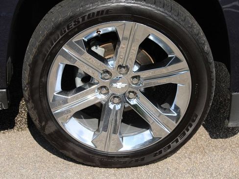 Used 2017 Chevrolet Suburban Premier AWD/4WD image 40
