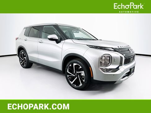 Used 2024 Mitsubishi Outlander SE image 1
