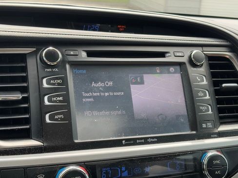 Used 2019 Toyota Highlander SE image 10