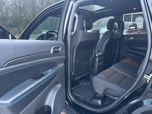 Used 2018 Jeep Grand Cherokee Laredo image 12