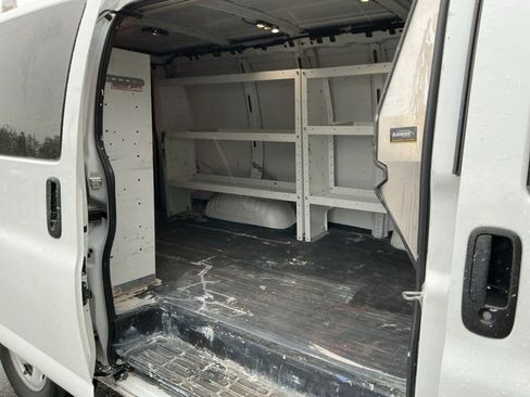 Used 2017 Chevrolet Express 3500 image 9