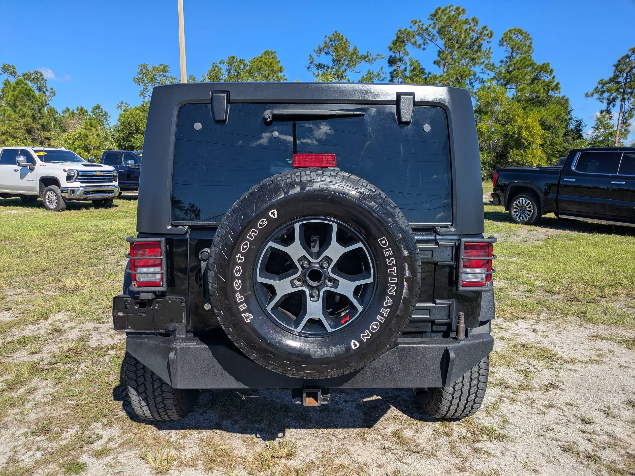 Used 2014 Jeep Wrangler Unlimited Rubicon w/ Connectivity Group AWD/4WD image 8