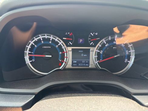 Used 2018 Toyota 4Runner TRD Off-Road Premium AWD/4WD image 9