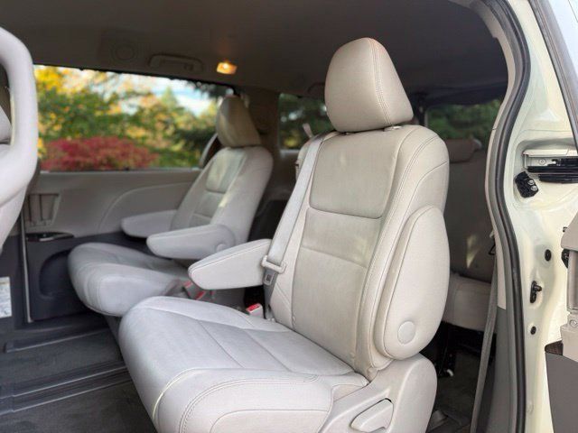 Used 2015 Toyota Sienna XLE w/ XLE Navigation Package FWD image 36