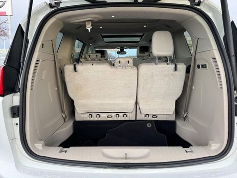 Used 2017 Chrysler Pacifica Limited image 6