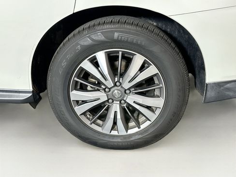 Used 2017 Nissan Pathfinder SV FWD image 11