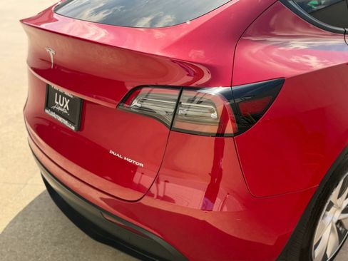 Used 2023 Tesla Model Y Long Range AWD/4WD image 8