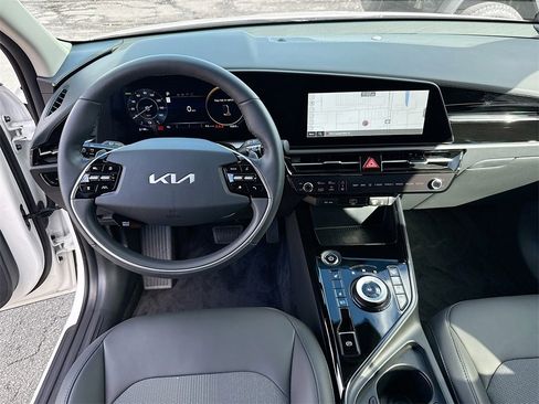 Used 2025 Kia Niro Wind w/ Wind Preserve Package image 25