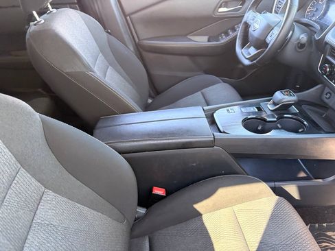 Certified 2025 Nissan Rogue SV FWD image 12