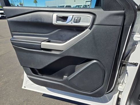 Used 2022 Ford Explorer Limited w/ Equipment Group 301A AWD/4WD image 13