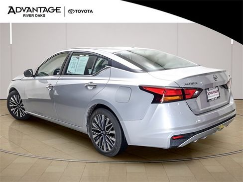 Used 2024 Nissan Altima 2.5 SV image 2