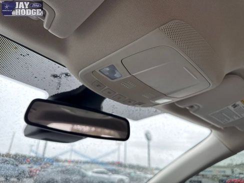 Used 2021 Ford Edge Titanium image 24