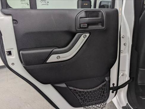 Used 2016 Jeep Wrangler Unlimited Rubicon AWD/4WD image 16