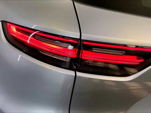 Used 2023 Porsche Cayenne w/ Premium Package image 30