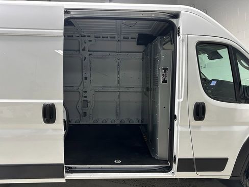 Used 2023 RAM ProMaster 2500 image 9