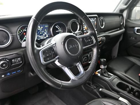 Used 2022 Jeep Wrangler Unlimited Sahara AWD/4WD image 19