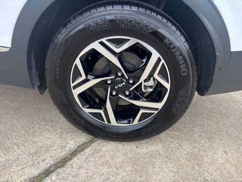 Used 2025 Kia Sportage LX image 29