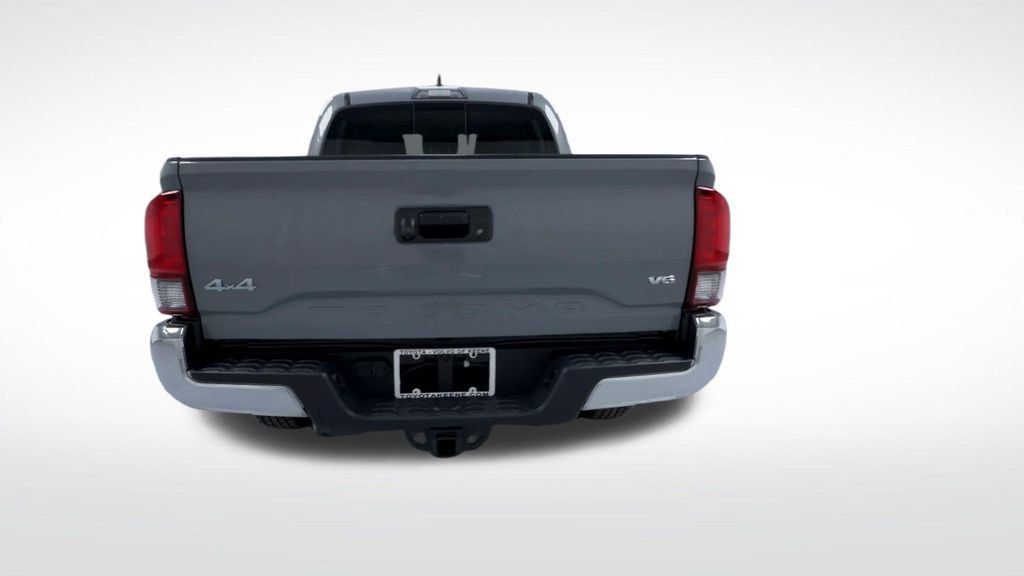 Used 2021 Toyota Tacoma SR5 AWD/4WD image 7