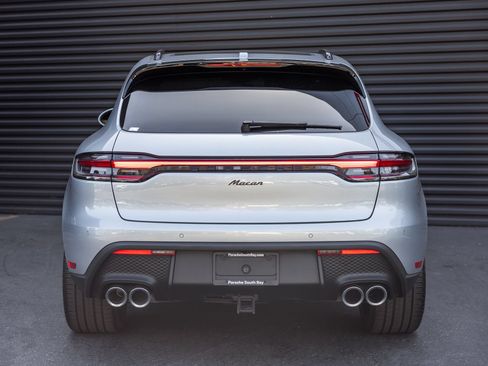 Certified 2024 Porsche Macan AWD/4WD image 8