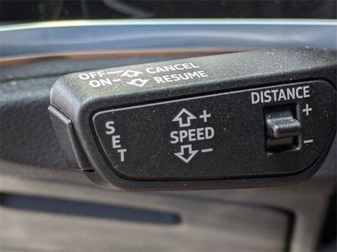 Used 2025 Audi Q3 2.0T Premium image 24