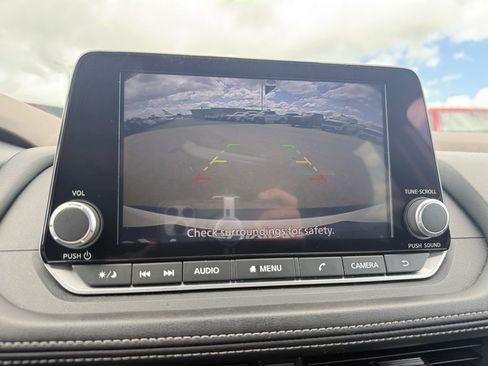 Used 2023 Nissan Rogue SV image 17